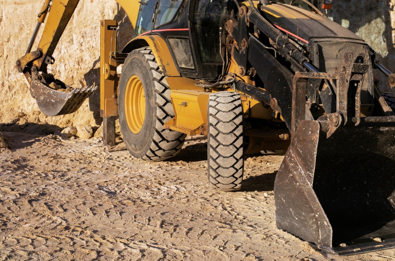 Wynajem koparki w Dąbrowie Górniczej? Sprawdź, kiedy i komu to się opłaci